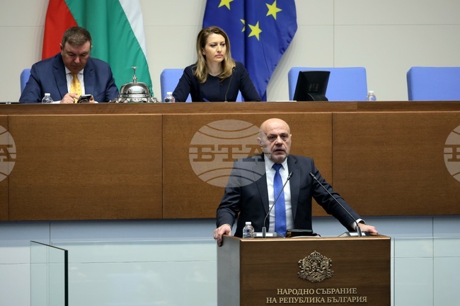 Томислав Дончев потвърди в парламента актуализирането на заплатите в бюджетния сектор с размера на годишната инфлация от 5 процента