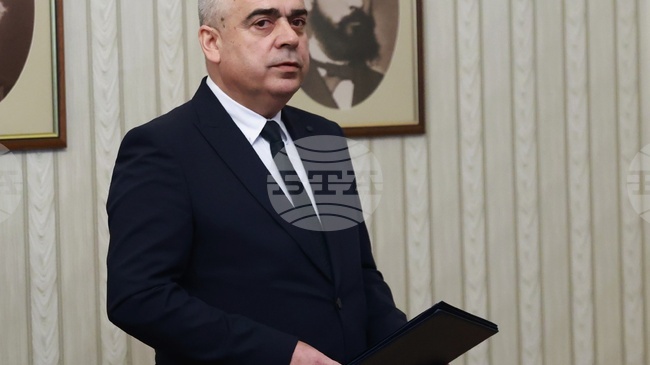 Върнахме мандата веднага, защото в този парламент генна модификация не може да произведе нещо положително, заяви Хайри Садъков от АПС