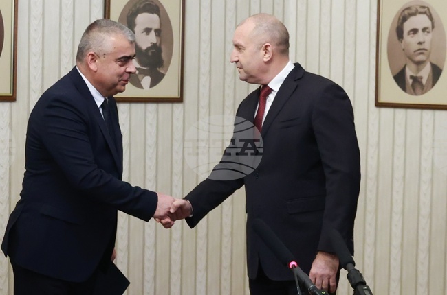 Президентът Румен Радев възложи на парламентарната група на „Алианс за права и свободи" да посочи кандидат за министър-председател