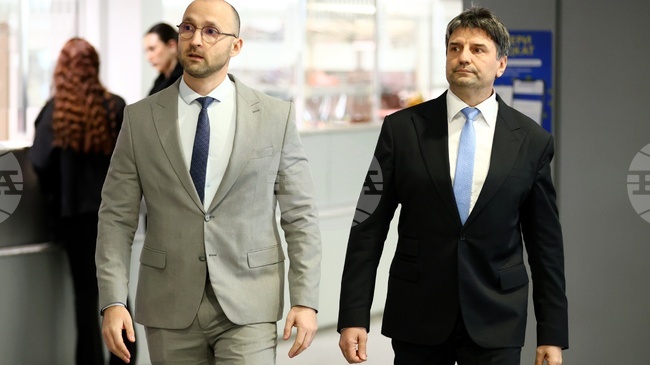 Двама души са задържани за производство на фалшиви документи за превозни средства и печатане на пари 