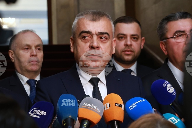 Върнахме мандата веднага, защото в този парламент генна модификация не може да произведе нещо положително, заяви Хайри Садъков от АПС