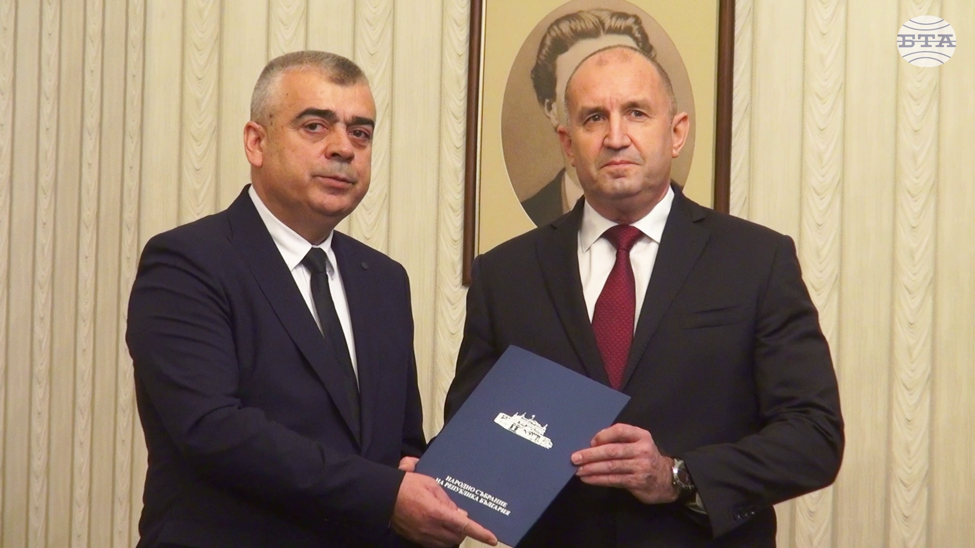 От АПС върнаха третия мандат на президента Румен Радев неизпълнен, веднага след като президентът им го връчи