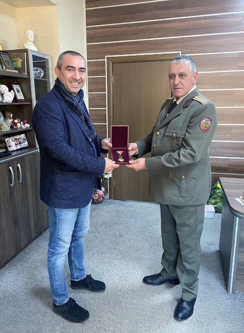 Кметът на Община Луковит бе удостоен с грамота и възпоменателен медал от министъра на отбраната