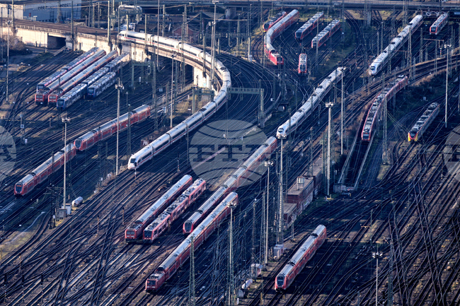 Средства за инфраструктурни проекти в Германия са пренасочени за бюджетни нужди, посочват два икономически института