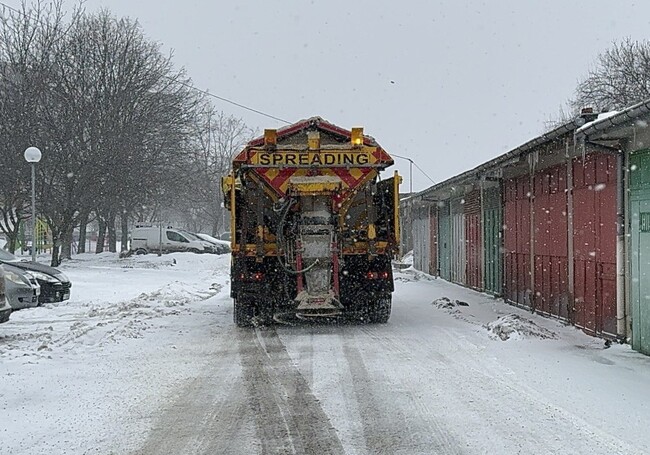 Фирмите за зимно поддържане осигуряват проходимост на уличната и междуселищната мрежа в община Русе