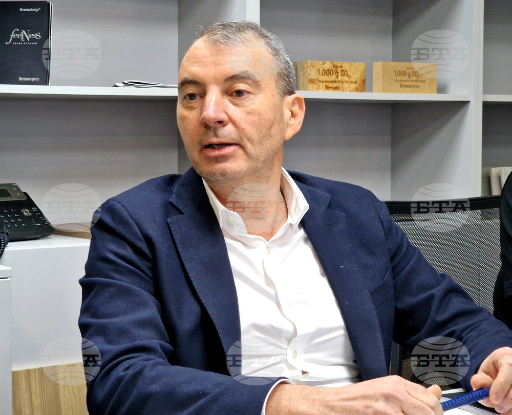 Велико Търново - дървопреработвателно предприятие „Кроношпан“ - брифинг