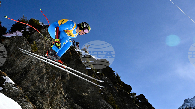 Италианецът Джовани Францони записа първа победа в кариерата си в Световната купа по ски алпийски дисциплини след триумф в супергигантския слалом във Венген