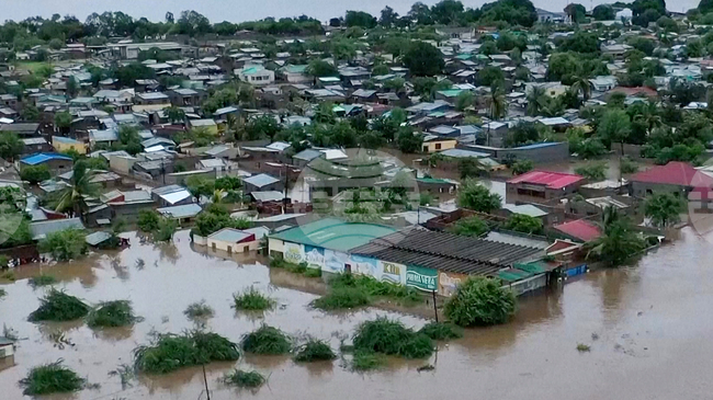 Проливни дъждове и наводнения са засегнали 600 000 души в Мозамбик, като 50 души са загинали