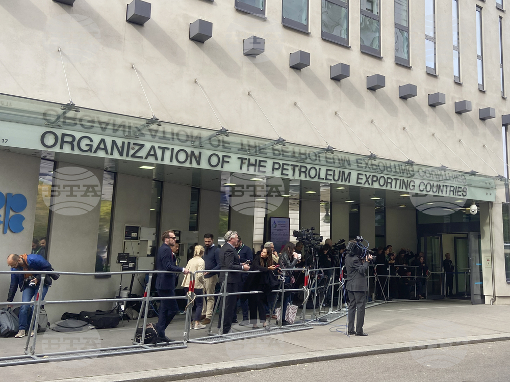 ОПЕК решава преди 25 години да намали с пет процента производството на петрол