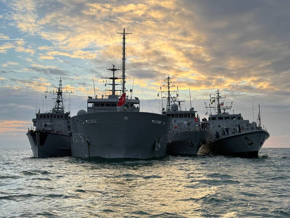 Корабите от военноморската противоминна група в Черно море (MCM BLACK SEA), са на море и участват в съвместни плавания, задачи и тренировки