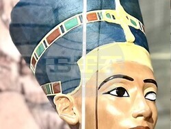 Глава на царица Нефертити. Снимка: "Антика Уърлд"