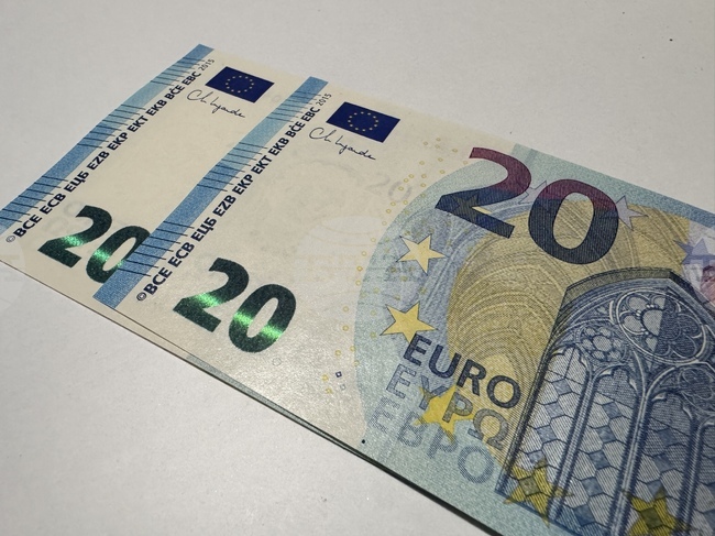 Два нови сигнала за прокарване в обращение на неистински евробанкноти са получени в полицията в Казанлък