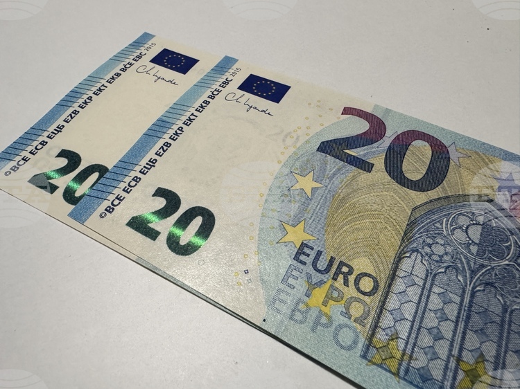 More Than Half of Bulgarians Now Support Euro, Latest Eurobarometer Survey Shows