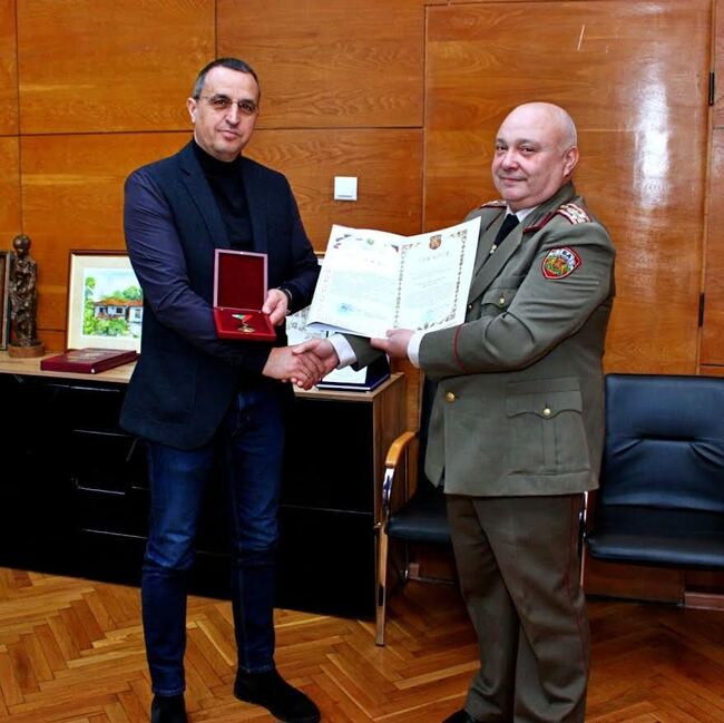 Кметът на Чирпан Ивайло Крачолов отличен от Министерството на отбраната за дейността си за съхраняването на военноисторическото наследство 