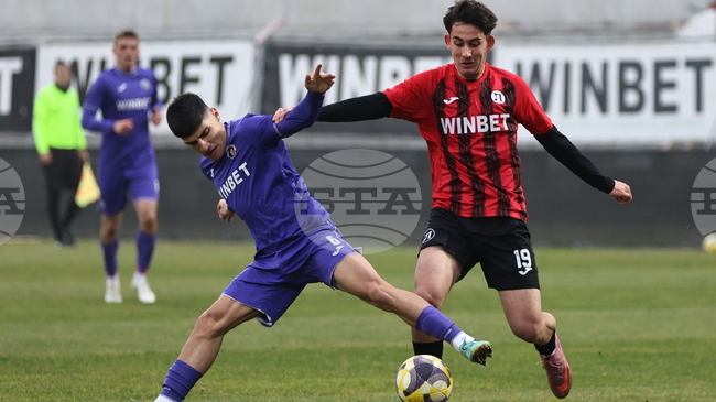 Локомотив (Пловдив) и Етър не се победиха в контролна футболна среща