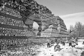 Детски игри през зимата в Хисаря