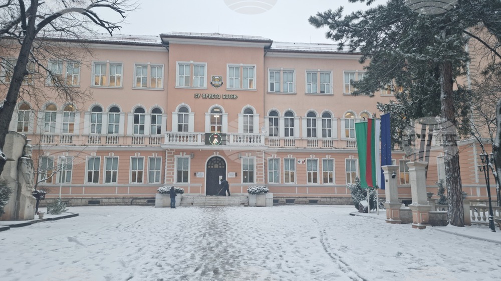 Педагозите на СУ „Христо Ботев“ във Враца заплашиха с протест, ако бъде закрита професионална паралелка, институциите ще обсъждат проблема