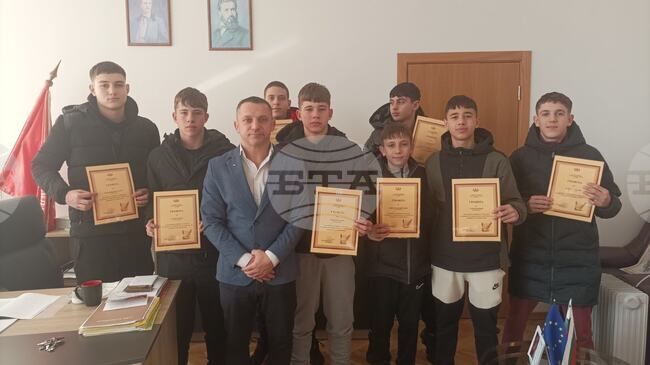  Ученици от Спортното училище „Генeрал Владимир Стойчев“ в София намериха и върнаха чанта с голяма сума пари и с животоспасяващи лекарства 