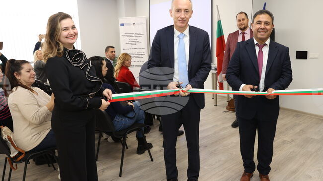 Нов офис и зала за обучения бяха открити в Националния фокусен център в присъствието на министъра на образованието в оставка Красимир Вълчев
