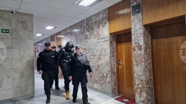 Окръжният съд в Смолян освободи срещу парична гаранция 19-годишен ученик, обвинен в държане на 122 грама наркотици с цел разпространение