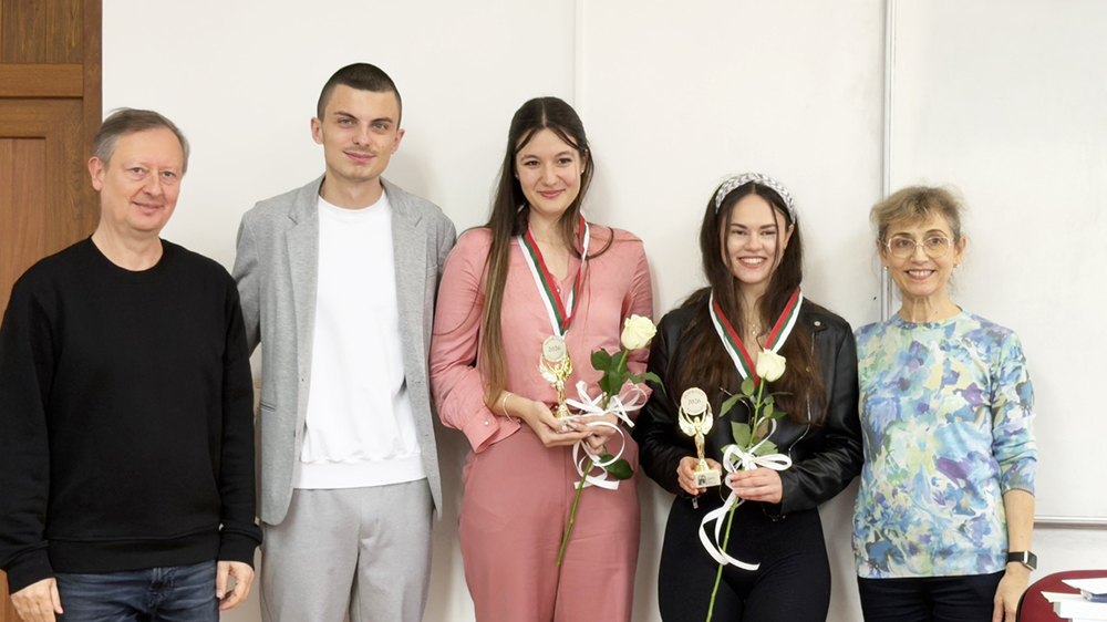 Две студентки от една и съща специалност на ПУ "Паисий Хилендарски" ще носят званието "Морфолог на годината"