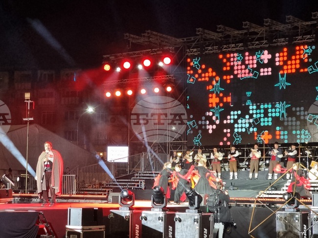 „Сурва“ е емблема на Перник, заяви кметът Станислав Владимиров при откриването на Международния фестивал на маскарадните игри