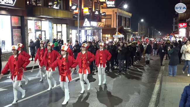 С парад на нациите в Банско бе открита Световната купа по алпийски сноуборд