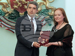 София (25 май 2016) Президентът Росен Плевнелиев и актрисата Петя Силянова. Снимка: Петър Кръстев/БТА (архив) 