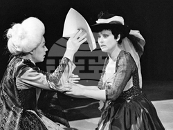 София (16 декември 1991) Момент от постановката "Маркиза дьо Сад" на театър "София". Пресфото-БТА, снимка: Живко Ангелов/архив