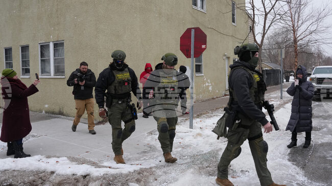 Съдия от Минесота постанови, че федерланите влати нямат право да задържат мирни протестиращи или да използват сълзотворен газ срещу тях 