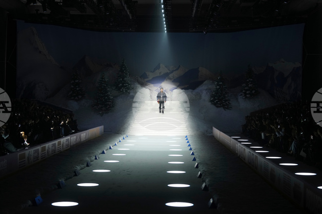 Italy Fashion Dsquared2 F/W 26/27