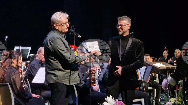 Музикалното училище в Стара Загора подкрепи с дарение кампанията за нов роял на НУМСИ „Проф. Панчо Владигеров" в Бургас по време на благотворителен концерт