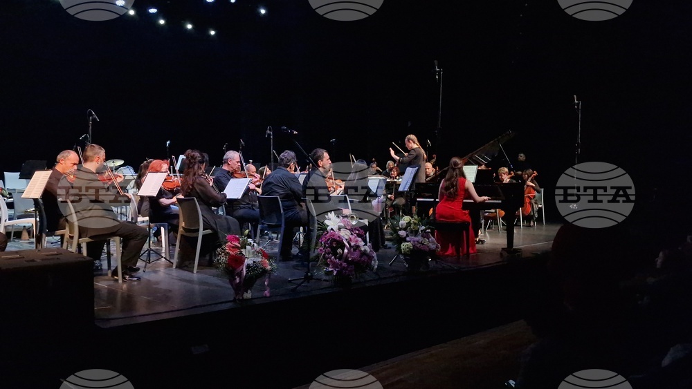 Бургас - благотворителен концерт „Нов роял за талантите на Бургас“