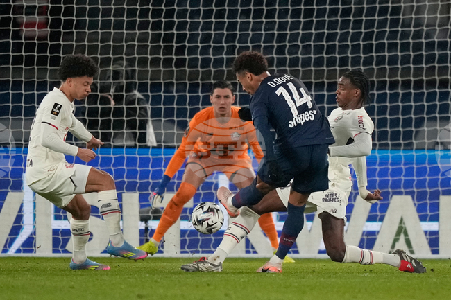 Пари Сен Жермен победи Лил и отново е лидер във френската Лига 1