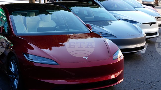 Регистрациите на нови електромобили „Тесла“ показват слабо възстановяване на някои ключови европейски пазари през януари