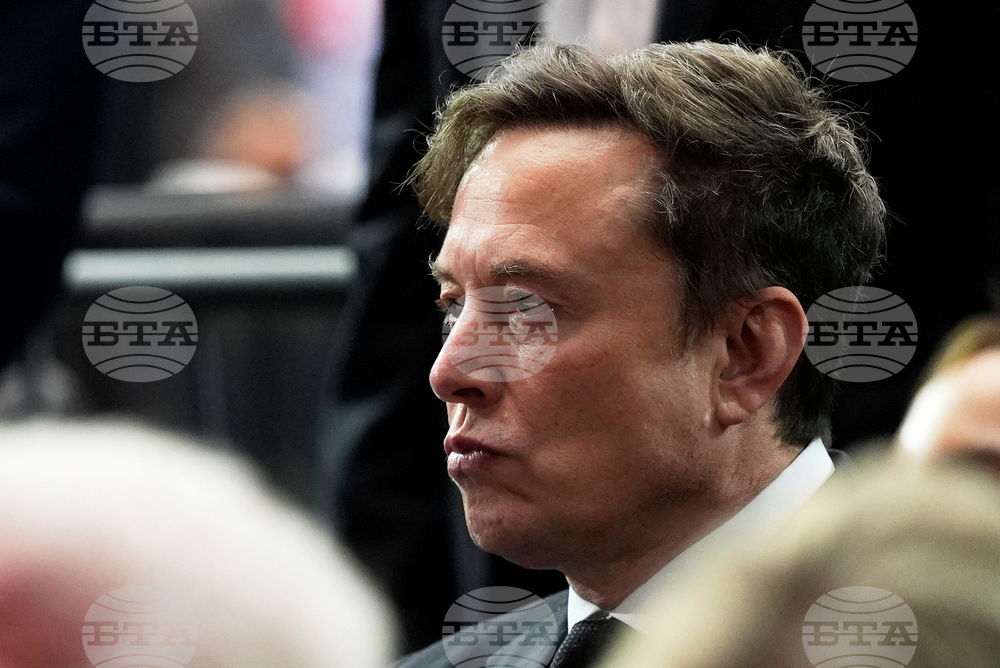 Илон Мъск и изпълнителният директор на „Райънеър“ си размениха нападки заради въздействието на „Старлинк“ върху полетите