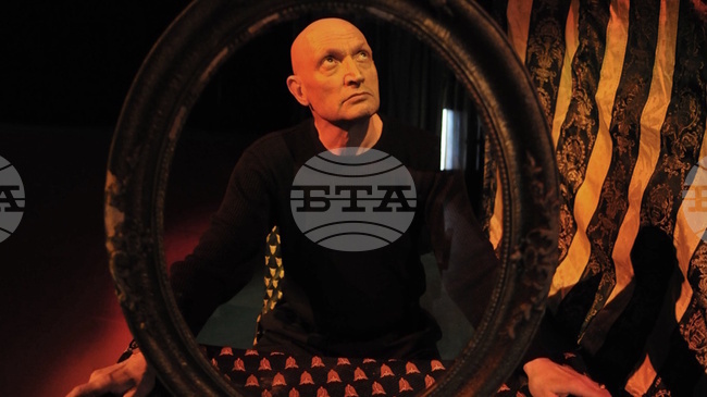 Барелеф на Вельо Горанов ще има във фоайето на „Сълза и смях“