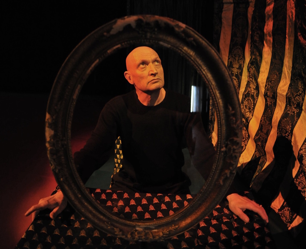 Барелеф на Вельо Горанов ще има във фоайето на „Сълза и смях“