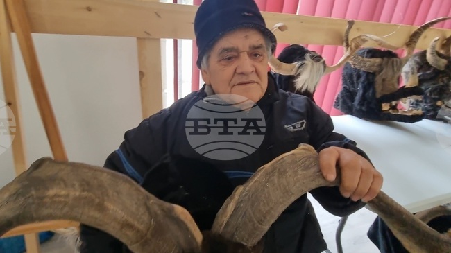 Няколко музея в Европа съхраняват сурвакарски маски, изработени от седемдесет и девет годишния майстор Малин Будинов