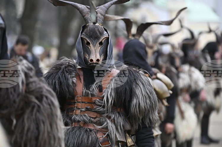 Parades Begin at Surva International Festival of Masquerade Games in Pernik