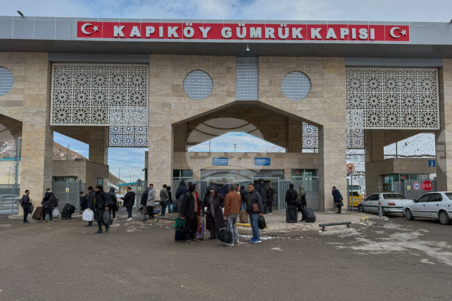 Турция и Иран са преустановили еднодневните преминавания на три от граничните пунктове по общата си граница