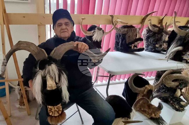 Перник - Малин Будинов - майстор на маски