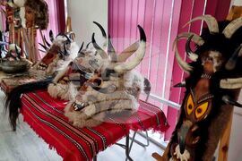 Перник - Малин Будинов - майстор на маски