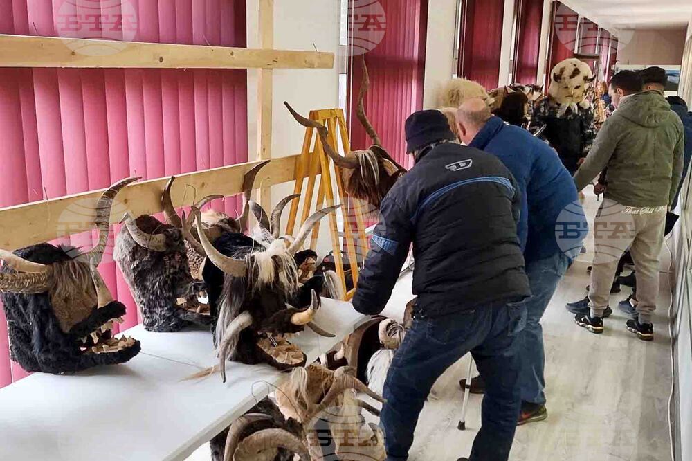 Перник - Малин Будинов - майстор на маски