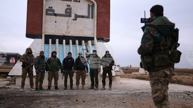 Кюрдите са унищожили два моста, водещи към Ракка, сирийската армия съобщи за завземането на ключов град