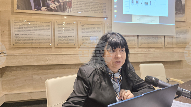 Панагюрци са събрали парите и за двата паметника на Райна Княгиня, създадени от Делчо Пъков, разказа в Панагюрище д-р Ивета Рашева от Националната библиотека