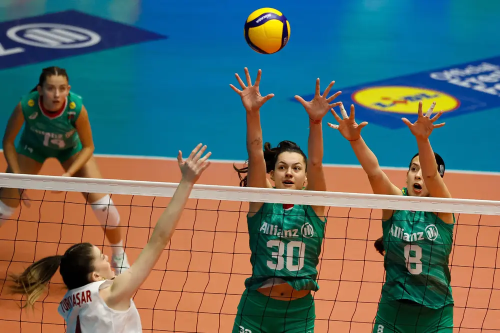 Националният тим на България по волейбол за жени до 18 години отстъпи на Турция, ще има още един шанс за класиране на Европейско първенство