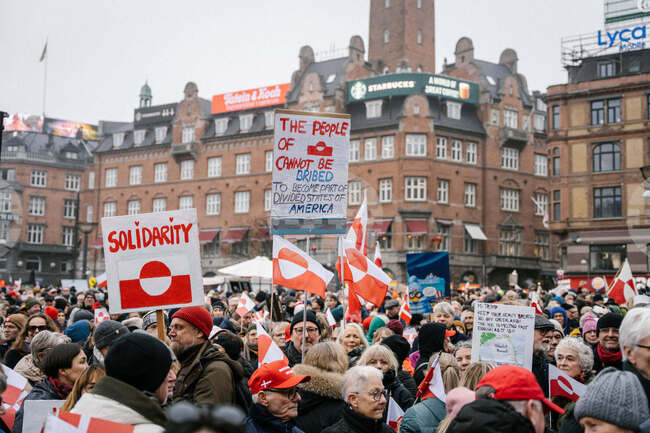 Хиляди се събраха в Дания и Гренландия, за да протестират срещу претенциите на Тръмп за арктическия остров