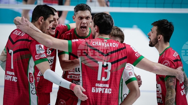 Нефтохимик 2010 е първият финалист за Купата на България по волейбол след успех над Локомотив Авиа