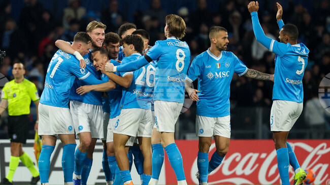 Наполи надви Сасуоло в Серия А с ранен гол на Станислав Лоботка